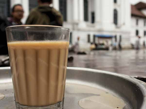 Uống trà sữa có thể khiến bạn cảm thấy mệt mỏi và khó chịu vào buổi sáng.