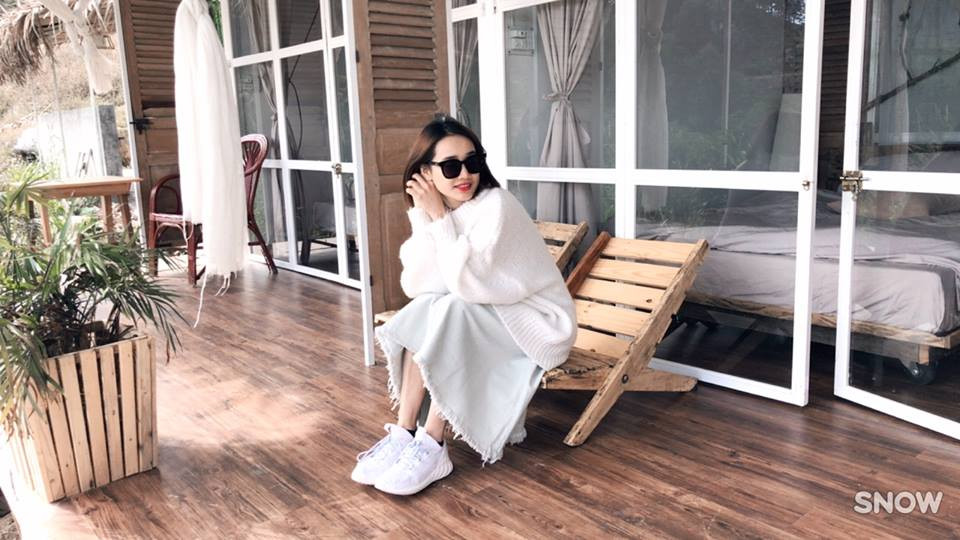 Nữ diễn viên thường chọn những món đồ tông màu nền nã, dịu dàng.