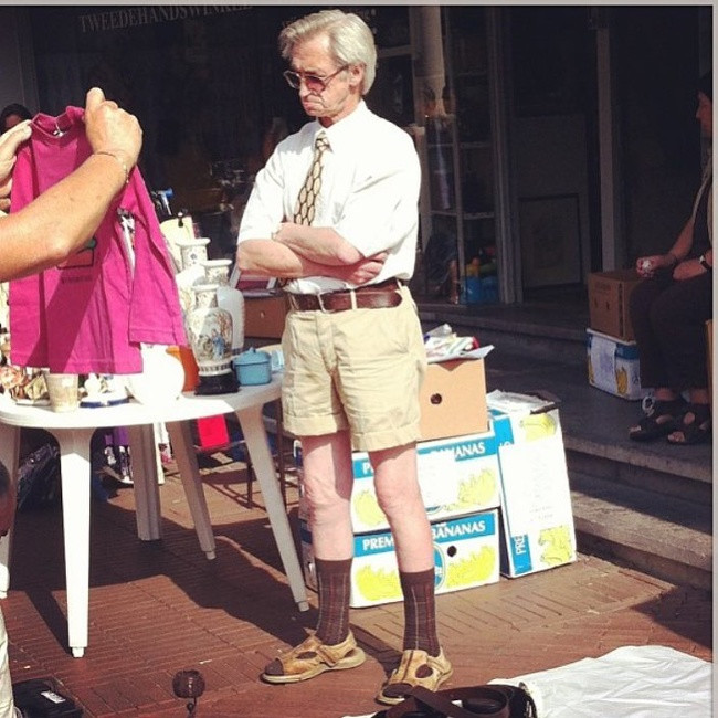 Dù thích hay không thì ông ấy cũng phải đưa ra lời bình cho chiếc áo hồng này.