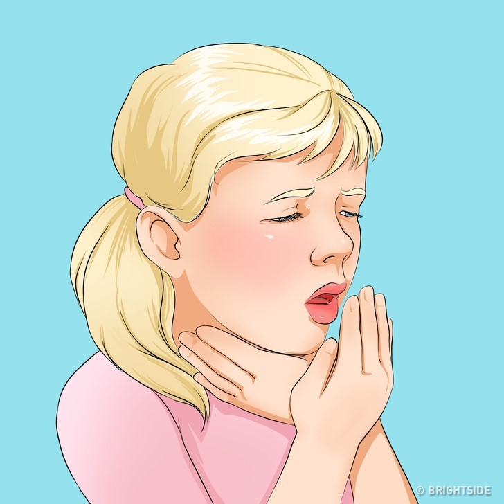 Bệnh bạch hầu thanh quản: Bệnh có thể bắt đầu với cảm lạnh thông thường. Khi một đứa trẻ bị cảm lạnh, virus xâm nhập vào đường hô hấp, làm cho cổ họng sưng lên. Vết sưng ở cổ họng khiến trẻ ho. Tiếng ho của trẻ khàn, hơi thở to và nặng. Khi bị bạch hầu thanh quản, đường hô hấp bị chặn và có nguy cơ nghẹt thở, dẫn đến tử vong nếu không sơ cứu kịp thời.