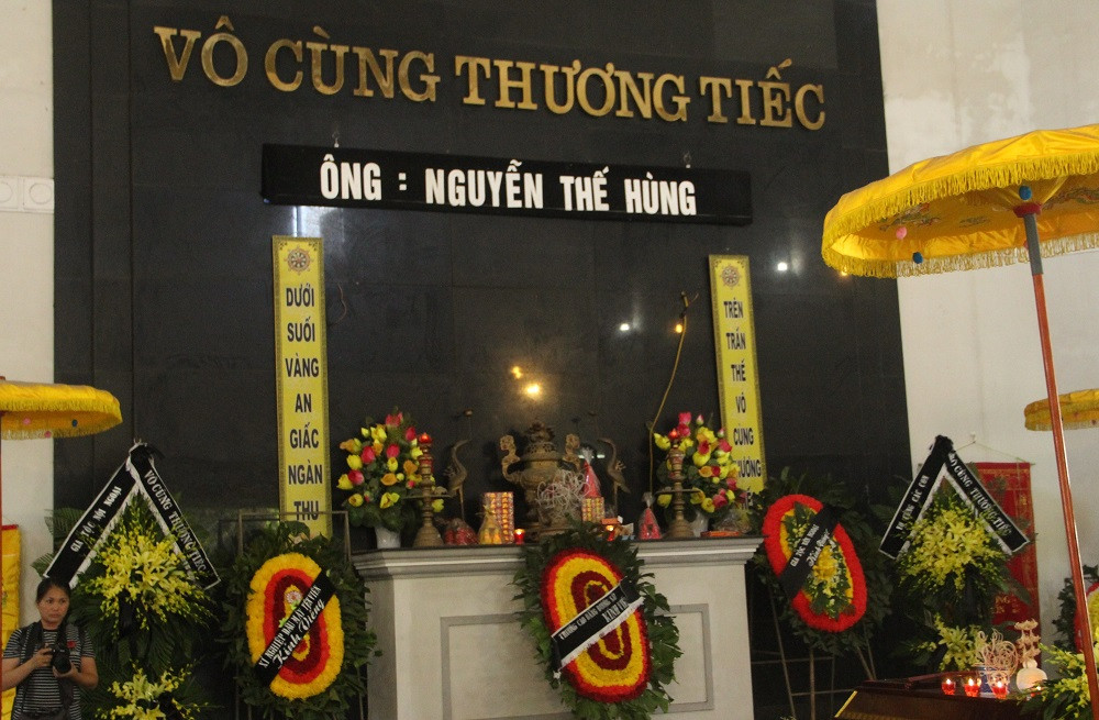 Ngày 26/5, tại nhà tang lễ Bệnh viện Đa khoa Đức Giang (Hà Nội) diễn ra lễ truy điệu anh Nguyễn Thế Hùng (SN 1976, lái tàu tử nạn trong vụ tai nạn tàu hỏa thảm khốc vào rạng sáng 24/5 tại Thanh Hoá).