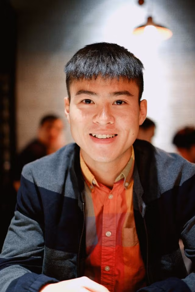 Với gương mặt sáng sủa, nam tính cùng chiều cao đáng nổi bật, vóc dáng khoẻ khoắn của anh chàng khiến chị em ngất ngây.