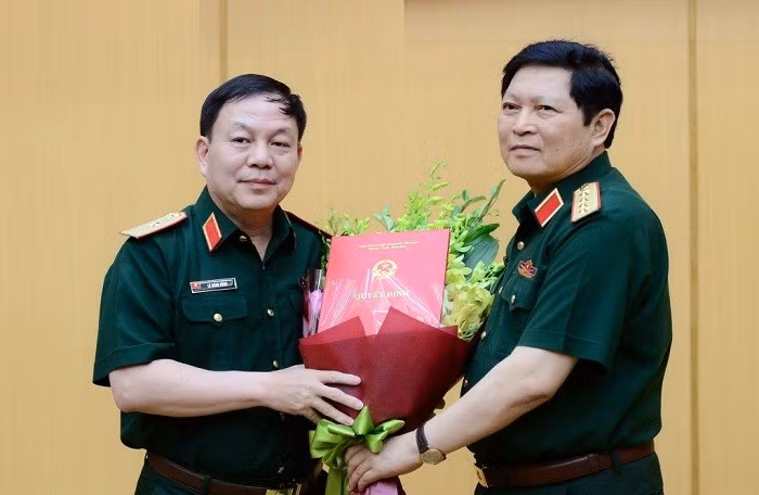 Thieu tuong Le Dang Dung phu trach Chu tich kiem Tong giam doc Viettel