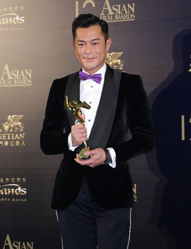 Cổ Thiên Lạc giành giải Ảnh đế sau 25 năm miệt mài đóng phim.