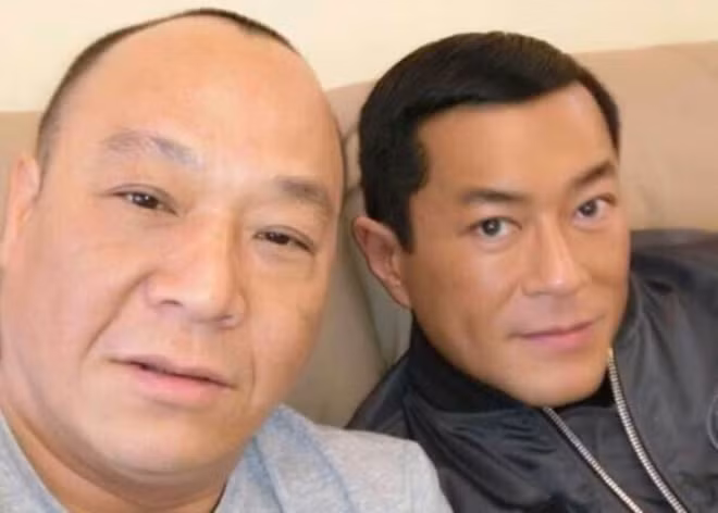 Cổ Thiên Lạc có mối quan hệ thân thiết với tay đại ca xã hội đen là diễn viên nổi tiếng.