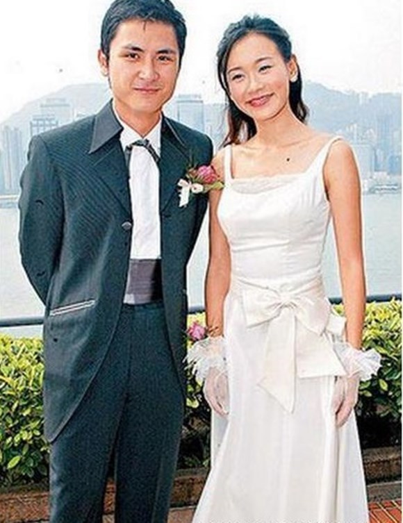 Chuyện tình 9 năm của Dương Tư Kỳ và Lý Vĩnh Hào kết thúc trong đổ vỡ.