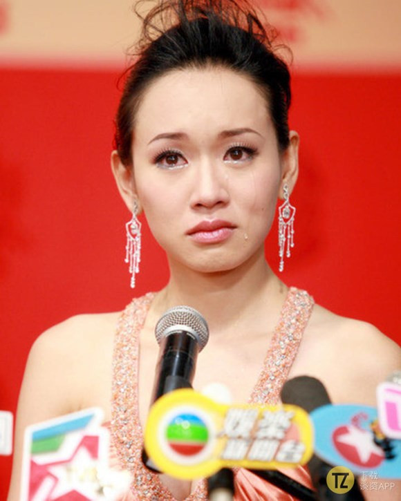 Dương Tư Kỳ từng gặp khủng hoảng vì công việc khó khăn trong khi con gái thường xuyên đau ốm.