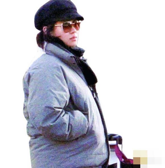 Dương Tư Kỳ bị mang tiếng là "Hoa hậu không chồng mà chửa"