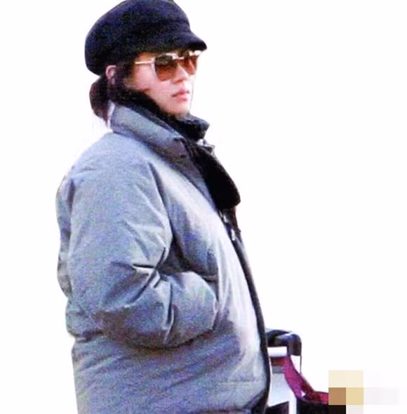 Dương Tư Kỳ bị mang tiếng là "Hoa hậu không chồng mà chửa"