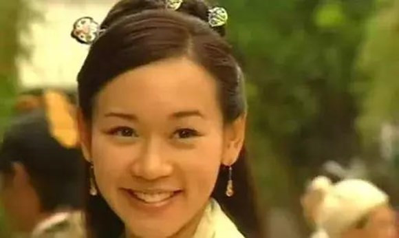 Nhan sắc tươi trẻ của Dương Tư Kỳ