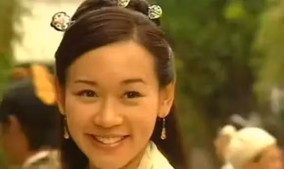 Nhan sắc tươi trẻ của Dương Tư Kỳ