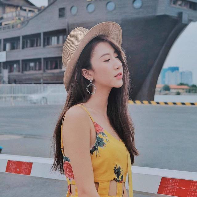 Ngoài chất liệu vải nỉ dày dặn thì những chiếc mũ gaucho còn được làm với chất liệu nan, cói cứng cáp để phù hợp cho dịp đi biển của các quý cô ưa phong cách cá tính, trẻ trung.