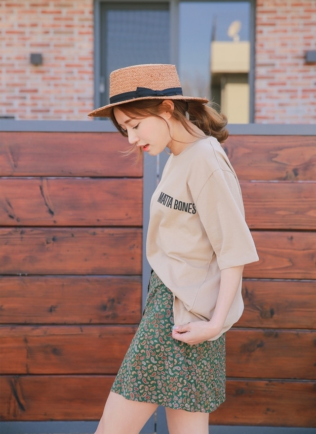 Mũ Gaucho là loại mũ có vành rộng, thẳng và cứng, chóp có hình trụ như hình miệng cốc. Kiểu mũ này rất phù hợp với các cô nàng thích chụp ảnh sang chảnh.