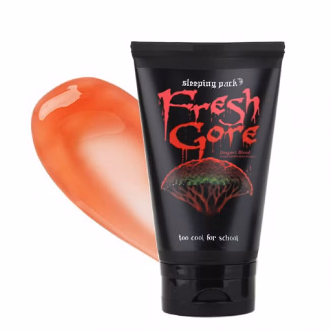 Mặt nạ máu là một loại mặt nạ ban đêm được sử dụng trước khi ngủ và được rửa sạch vào buổi sáng. Ngành công nghiệp làm đẹp Hàn Quốc giới thiệu loại mặt nạ từ máu rồng này có thể giúp làm trắng da và trẻ hóa.