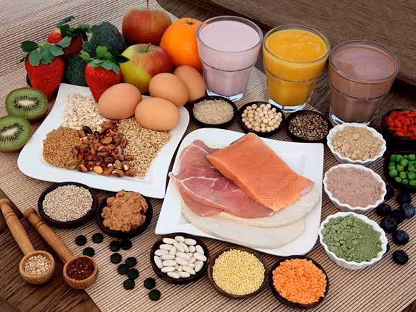  Chế độ ăn giàu protein sử dụng một lượng lớn các thực phẩm protein như thịt, cá, trứng, pho mát, các sản phẩm sữa và loại bỏ các thực phẩm chứa carbohydrate.