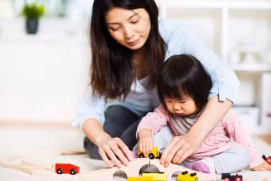 Ở Nhật, cha mẹ quản lý con trong việc ăn uống giống như “ông chủ”. Họ thiết lập những nguyên tắc, sự hướng dẫn để con cái làm theo, lắng nghe những câu hỏi của chúng, giải thích một cách hợp lý về các nguyên tắc đó.