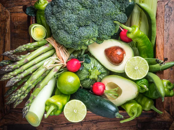 Thực phẩm hữu cơ hữu cơ được trồng tự nhiên mà không sử dụng phân bón và thuốc trừ sâu. Ăn thực phẩm hữu cơ thúc đẩy một cuộc sống lành mạnh và cũng thúc đẩy một môi trường lành mạnh cho cây trồng.