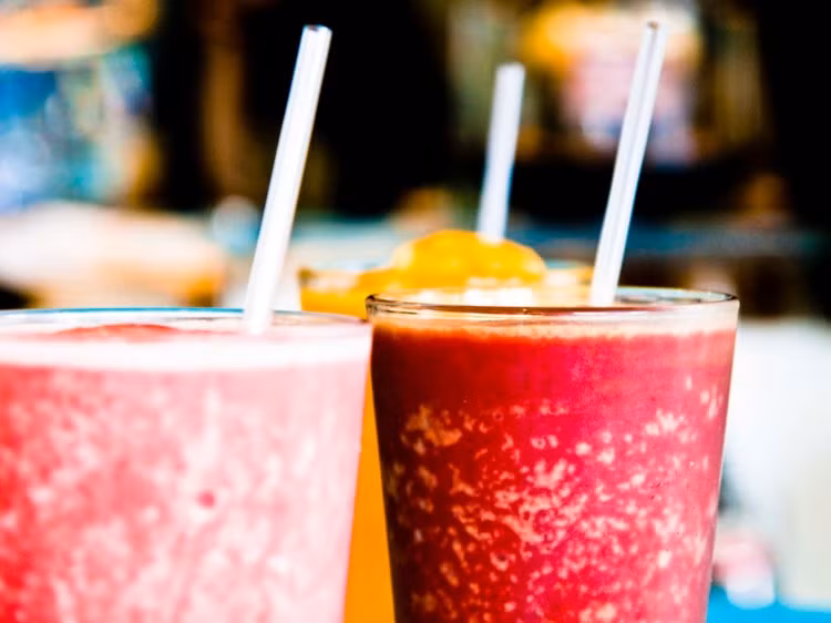 Sinh tố quả mọng: Không chỉ nhiều chất dinh dưỡng, sinh tố quả mọng còn giàu các chất chống oxy hóa, protein và chất xơ làm giảm cảm giác đói.