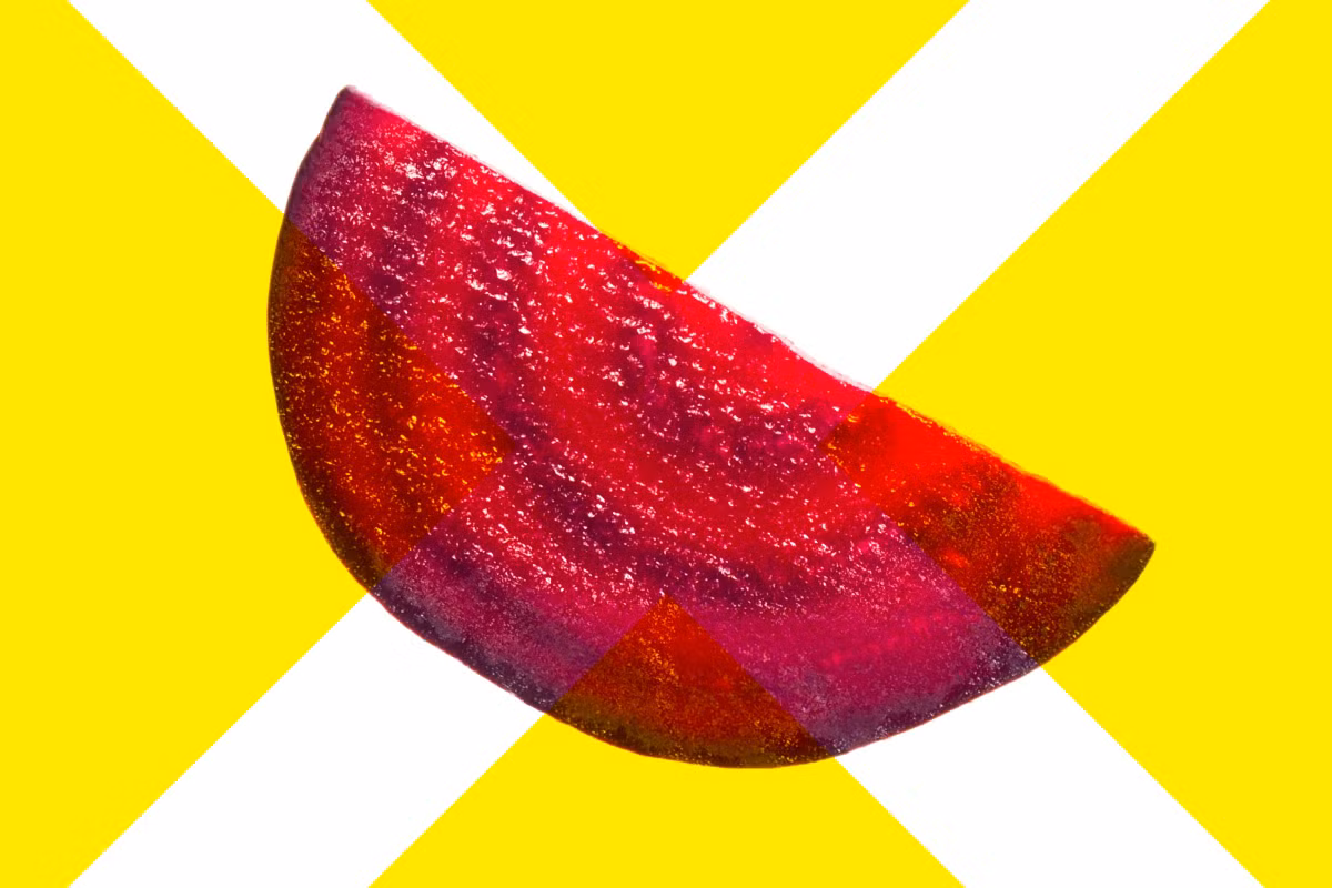 Nếu bạn có tiền sử mắc sỏi thận, hãy hạn chế các thực phẩm giàu chất oxalat như rau bina, củ cải đường và củ dền.