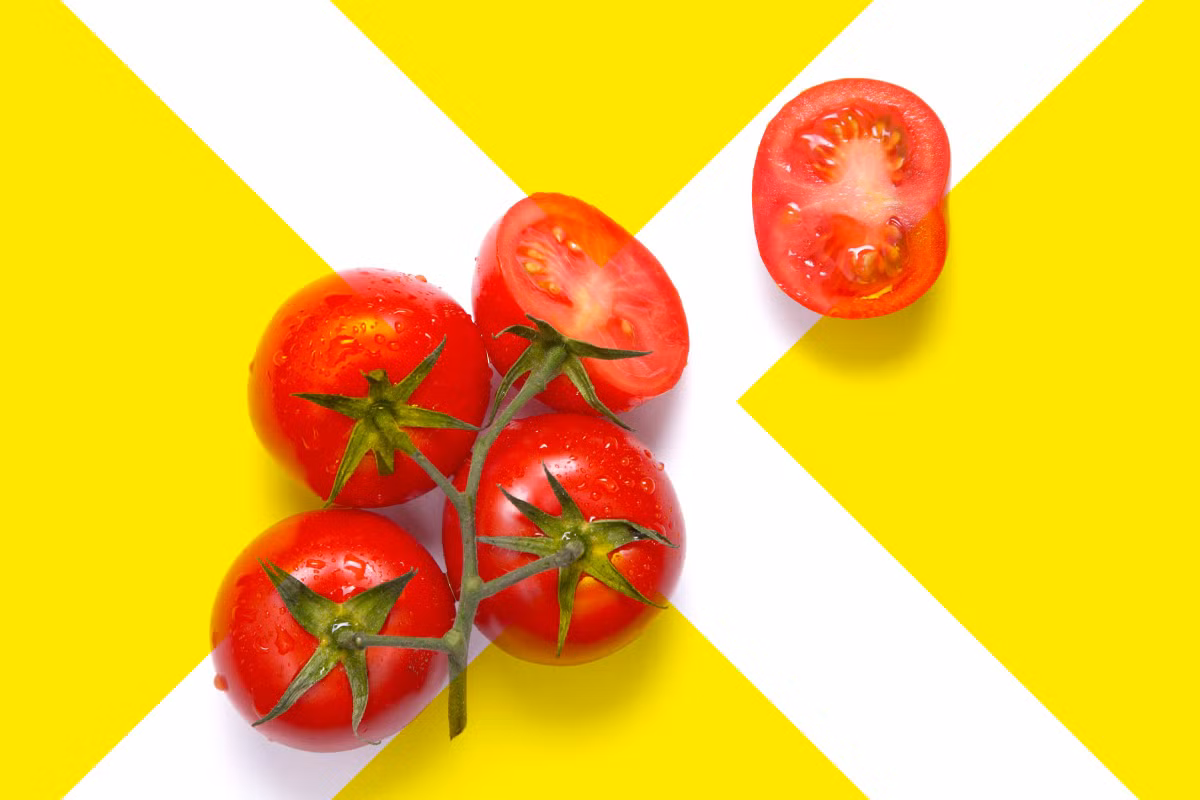 Một chất không xác định trong cà chua và các sản phẩm có chứa cà chua có thể gây trào ngược axit. Những người bị rối loạn tiêu hóa có thể thử không ăn thực phẩm lành mạnh này trong hai hoặc ba tuần để xem liệu mọi thứ có tốt hơn hay không.