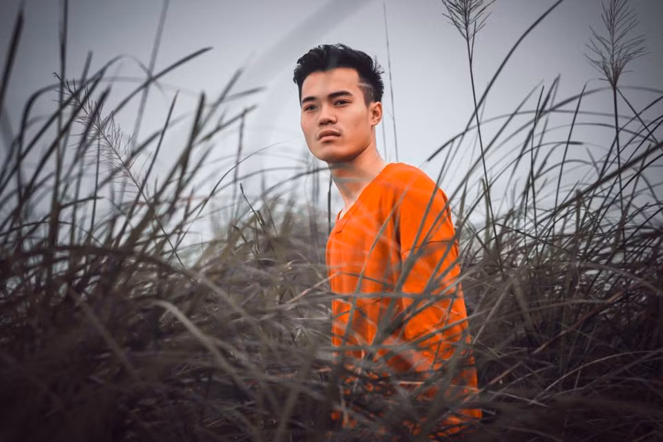 Anh chàng tiền đạo sinh năm 1996 có những tấm hình đẹp chẳng kém gì sao Hàn nhờ cách phối đồ ấn tượng.