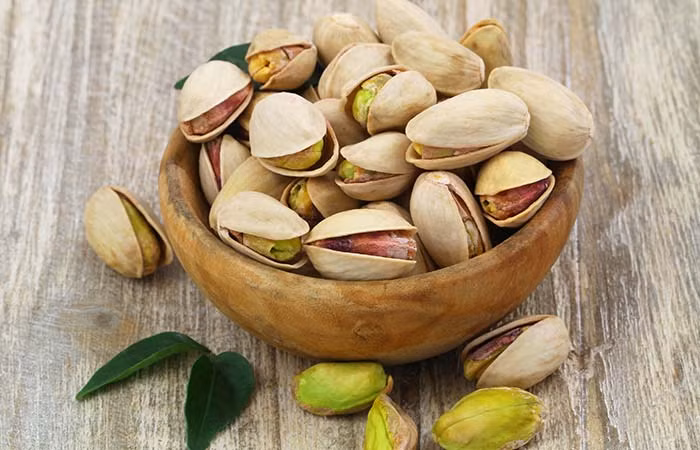 Quả hồ trăn, hạt dẻ và quả óc chó là nguồn thực phẩm giàu phytoestrogen, các khoáng chất và vitamin hỗ trợ chức năng cơ thể hoạt động hiệu quả.