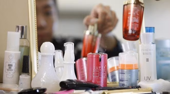 Đình đám nhất là đợt thu hồi gần 2.100 mỹ phẩm có chứa 5 dẫn chất paraben tháng 7/2015, trong đó hàng loạt thương hiệu mỹ phẩm hàng đầu thế giới và trong nước đều dính án thu hồi.