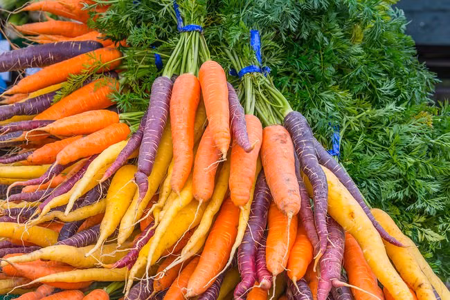 Ăn các loại thực phẩm giàu vitamin A làm tăng số lượng tế bào lympho trong cơ thể. Những tế nào này tiêu diệt và tấn công những kẻ xâm nhập bên ngoài và các tế bào ung thư. Thực phẩm giàu vitamin A có khả năng tăng cường miễn dịch.