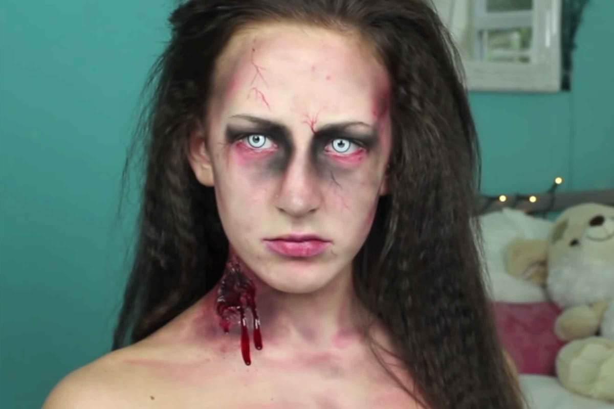 Còn muốn hình ảnh thật kinh dị thì bạn hãy biến hóa thành zombie (thây ma) với gương mặt đáng sợ như trong hình.