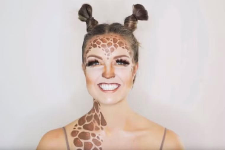 Đây là một chú hươu cao cổ dễ thương.