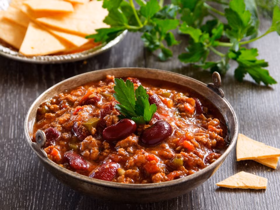 Mì căn: Trông giống như thịt vịt và ăn như thịt gà. Đây là loại thực phẩm giàu protein được làm từ gluten lúa mì, nêm thêm muối và hương vị. Nó có thể là thực phẩm thay thế thịt cho người ăn chay.