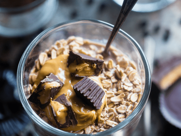 Yến mạch cung cấp calo, vitamin và khoáng chất. Bột yến mạch kích thích hệ miễn dịch, giảm viêm trong hệ thống tiêu hóa và cải thiện kiểm soát lượng đường trong máu.