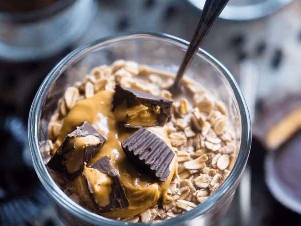 Yến mạch cung cấp calo, vitamin và khoáng chất. Bột yến mạch kích thích hệ miễn dịch, giảm viêm trong hệ thống tiêu hóa và cải thiện kiểm soát lượng đường trong máu.