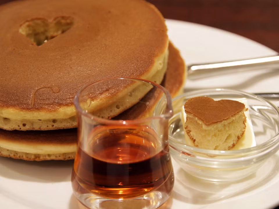 Món bánh pancake là một món tráng miệng phổ biến của người dân Nhật Bản. Món ăn này thường được dùng với kem, trái cây và các loại bánh ngọt khác.