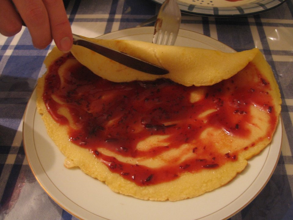 Món bánh pfannkuchen của Đức thường được ăn chủ yếu trong bữa trưa hoặc ăn tối. Món bánh ngọt này khá giòn, mỏng và thơm ngon vị táo.