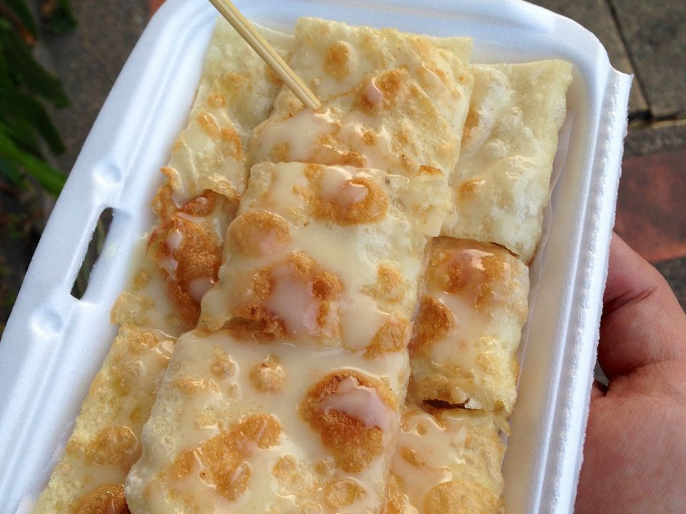 Bánh Roti của Thái Lan được làm từ trứng và sữa đặc có đường. Đôi khi, người ta còn thêm vài lát chuối tươi hoặc các loại trái cây để tăng hương vị.