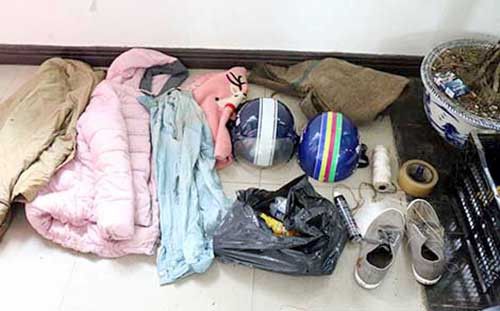 Các đạo cụ mà nhóm nghi can chuẩn bị sẵn để "vở kịch" thêm hoàn hảo.