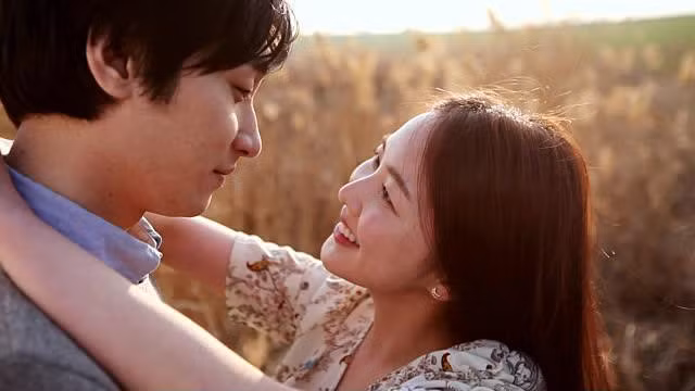 Tôi cũng đã từng trải qua một vài mối tình, với những chàng sinh viên đầy lãng mạn nhưng rồi đều chia tay vì hai đứa nghèo quá (Ảnh minh họa).