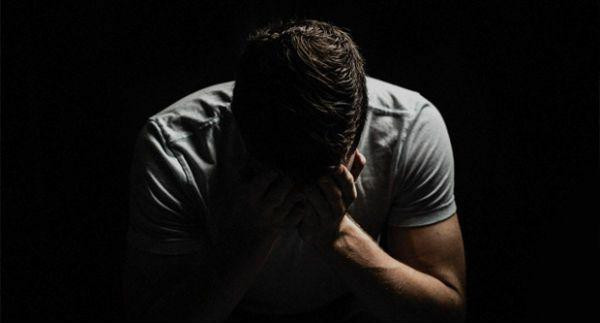 Hai con người bằng xương bằng thịt vừa thấy cách đây mấy giờ, sao có thể biến mất dễ dàng?- Ảnh minh họa: Internet.