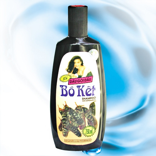 Dầu gội Bồ kết Bồ kết là bí quyết vang bóng một thời trong khoản làm đẹp của các bà các mẹ chúng ta. Để tiện hơn cho khoản phơi khô rồi đun nước, dầu gội bồ kết đã ra đời. Chúng giúp cho mái tóc trở nên đen bóng, suôn mượt tự nhiên.