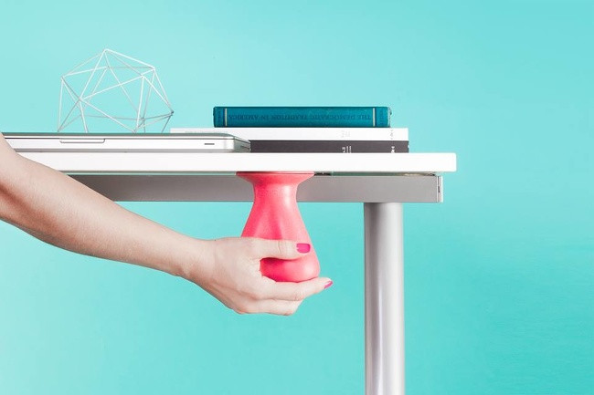 Quả bóng xả stress dưới bàn làm việc là một cách tuyệt vời để thư giãn.