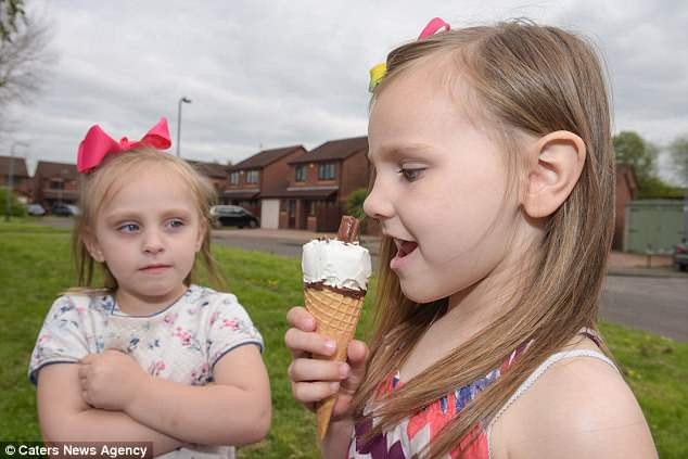 Ky la be gai 4 tuoi di ung mua he, khong the an kem-Hinh-2