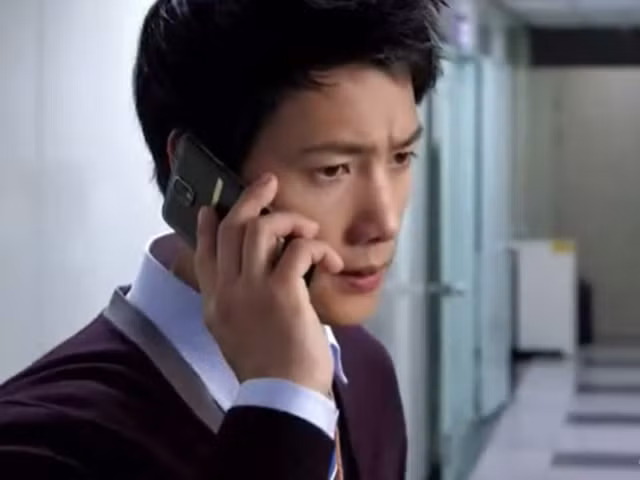 Chong ngay ngay nhan tin nguoi tinh cu vi ly do bat kha khang