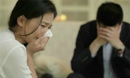 Chong ngay ngay nhan tin nguoi tinh cu vi ly do bat kha khang-Hinh-2