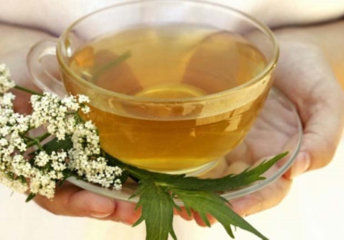 Trà cây nữ lang (Valeriana officinalis) có tác dụng an thần và khả năng chống lo lắng. Nó chứa một chất linarin, tạo ra hiệu ứng an thần trên cơ thể.