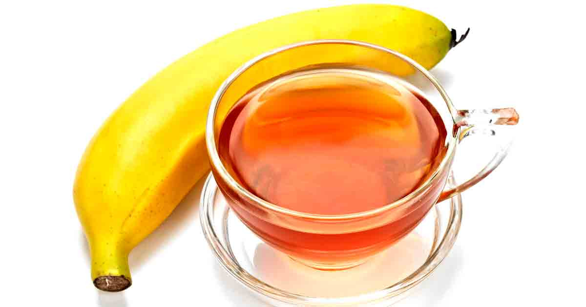 Nghe có vẻ lạ nhưng trà chuối thực sự có thể chữa mất ngủ. Vỏ chuối giàu kali và magiê, chất giúp cải thiện chất lượng giấc ngủ. Uống trà này sẽ giúp thư giãn mạch máu và cơ bắp của bạn.