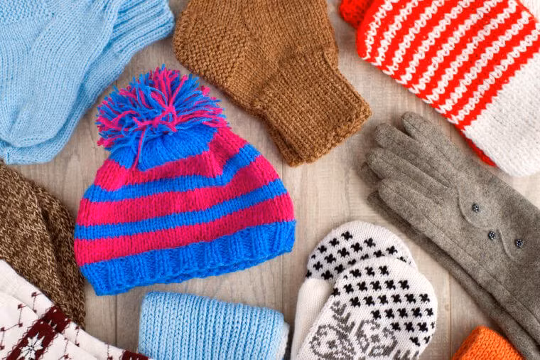 Quần áo dệt kim như áo khoác, khăn choàng và găng tay ít khi giặt giũ có chứa vi-rút và vi khuẩn có thể khiến bạn bị bệnh.