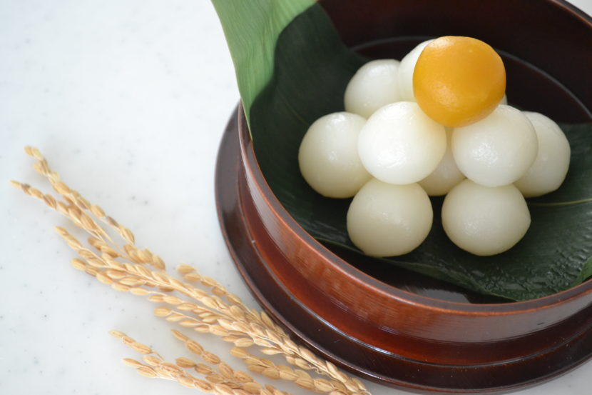 Bánh Dango của người Nhật có nhiều hình dạng, tùy vào văn hóa phong tục của từng khu vực. Có nơi làm bánh hình tròn, có chỗ nặn hình chữ nhật, hình dẹt… nhưng phổ biến nhất là bánh hình tròn.