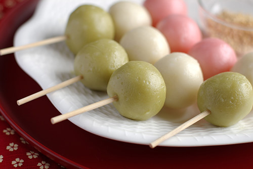 Ngoài ra còn rất nhiều loại Dango khác, chính vì sự đa dạng trong hình dáng cũng như hương vị và đặc biệt đây là một món ăn ngọt mà Dango rất được trẻ em cũng như người lớn yêu thích. Ảnh: Internet.