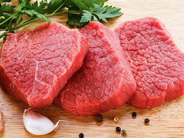 Việc ăn nhiều protein động vật có thể ảnh hưởng đến thận, dẫn đến mất canxi. Mức canxi có thể góp phần làm loãng xương. Do vậy, bạn nên ăn nhiều thực phẩm protein thực vật.